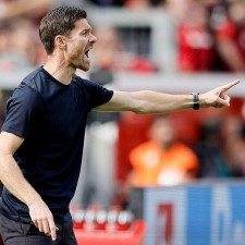 O técnico Xabi Alonso muda a sorte do Bayer 04 Leverkusen